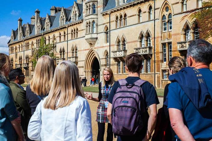 Social Distancing Specialised Oxford University Walking Tour With Student Guides - Photo 1 of 10